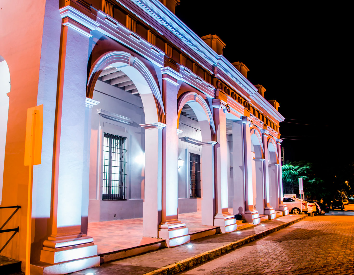 Fachada de la FRCU